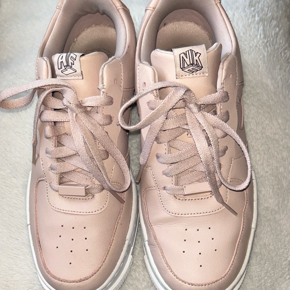 Nike Women’s Blush Pink AIR Force 1